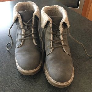 Like new women's booties 9.5m